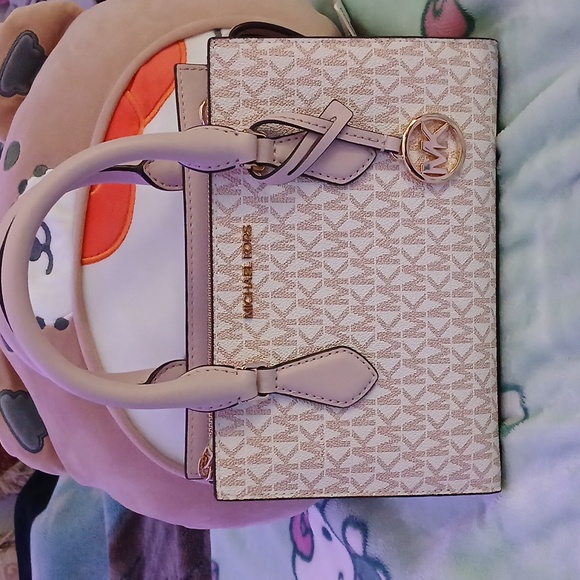 Authentic Michael Kors Sheila Small Monogram Satchel - Picture 2 of 8